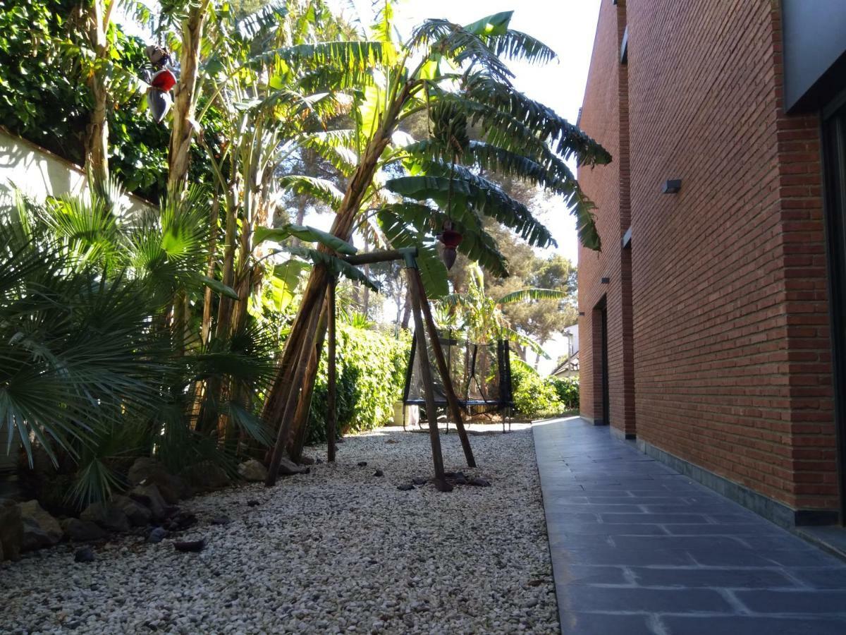 Villa Del Bosque Castelldefels Exterior foto